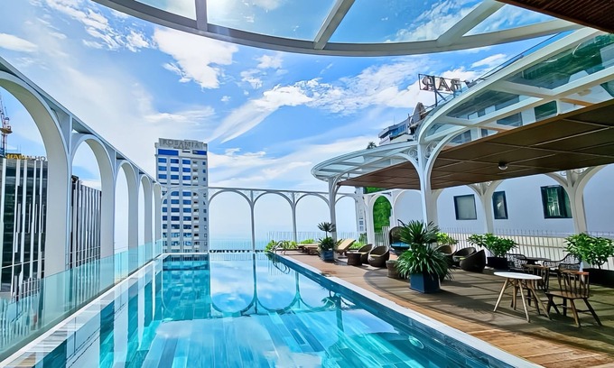 Ngu Hanh Son Hotel | Golden Lotus Luxury Hotel Da Nang
