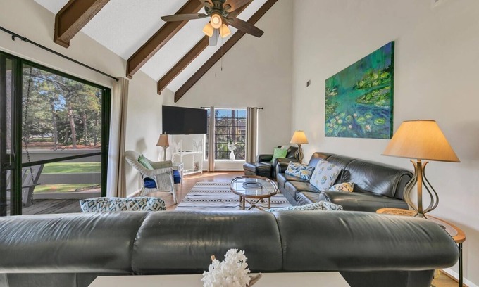 Miramar Beach Cottage | Golf Course 93d 3 Bedroom Condo by Redawning