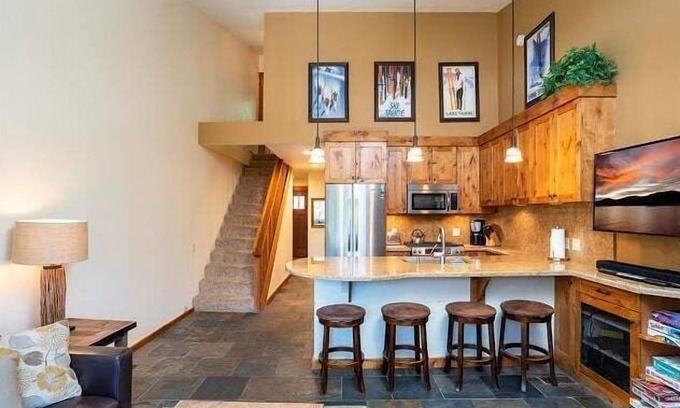 Truckee Condo | Gondola Lookout in Northstar