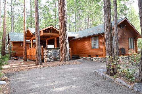 North Wawona House | Grizzly Giant
