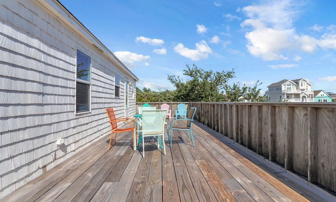 Spindrift Banks House | Guest Favorite- walk to the beach!