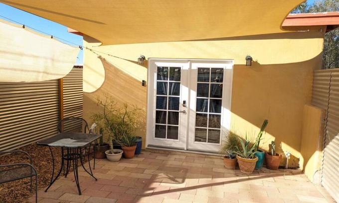 Campus Farm Apartment | Guesthouse w/private access and patio