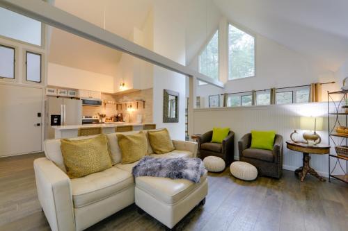 Sapphire Apartment | half Mi to Skiing Resort Getaway in Sapphire!