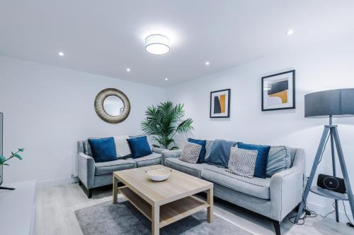 Shrewsbury Apartment | Hansas Executive Hideaway - Two Premium Townhouses by Parydise - Great for Business or Family Stays