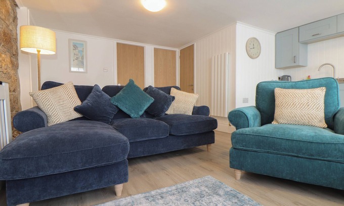 Sennen Cove Cottage | HARBOUR STUDIO, pet friendly in Sennen Cove