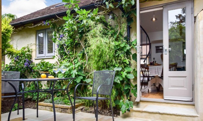 Kingscote House | Hayloft at Walnut Farm