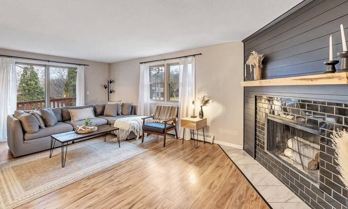 Green Bay House | Hazelwood Haven (2-Bedroom) - Pets Allowed by RedAwning