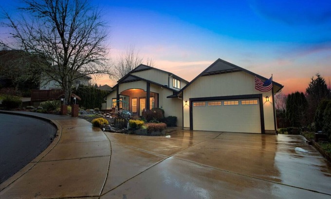 McMinnville House | Heart of Wine Country 4BR Retreat