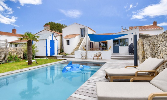 La Gueriniere Ski Chalet | Heated pool, garden, villa for 8 adults 2 children