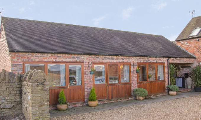 Easthope House | HERDWICK COTTAGE, pet friendly, with a garden in Much Wenlock