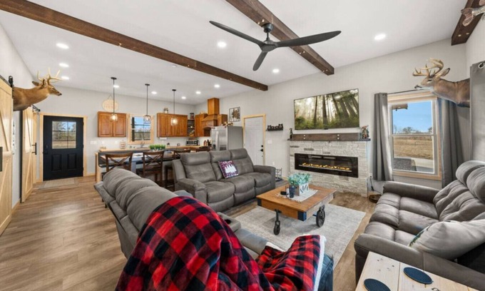 Markville House | Hibernation Station 6 BR on the Trails!