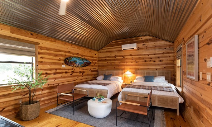 Stonewall Cabin | Hill Country Retreat on the Pedernales – Near Wineries & Distilleries