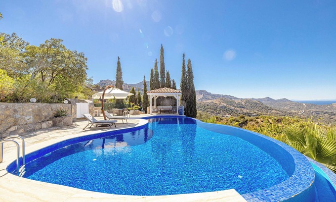 Yalikavak Villa | Hillside Retreat in Yalikavak: Exclusive Mansion with Endless Sea Views