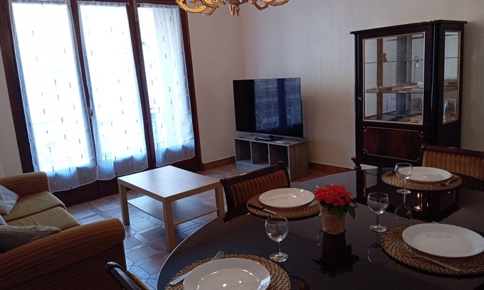 Espalion Apartment | Holiday Apartment "Gîte Le Scaphandre" with Balcony & Wi-Fi