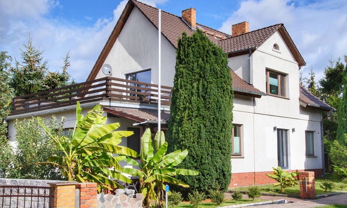 Monkebude Apartment | Holiday Apartment "Lower Apartment 110sqm" with Private Terrace and Wi-Fi
