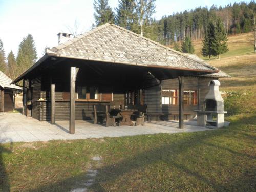 Zgornja Sorica Ski Chalet | Holiday Home Čumar