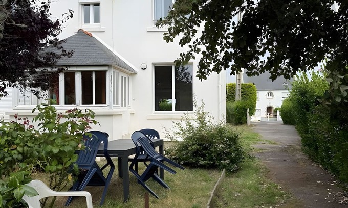 Trevignon House | Holiday Home 'Aimée Familiale 150m Plage' with Private Garden and Wi-Fi