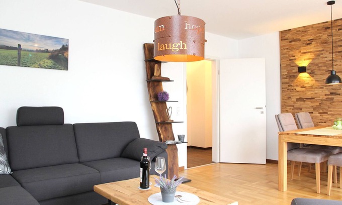 Glindfeld House | Holiday Home 'Am Scheidt' with Private Terrace, Private Garden and Wi-Fi