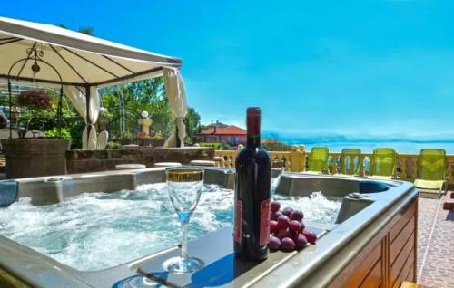 Bregi Villa | Holiday home Andrea with whirpool by Villas Guide