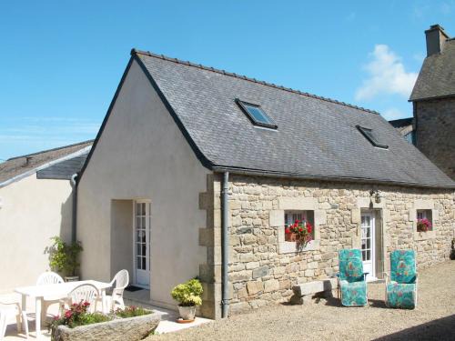 Saint-Pol-de-Leon House | Holiday Home Avel Vor by Interhome