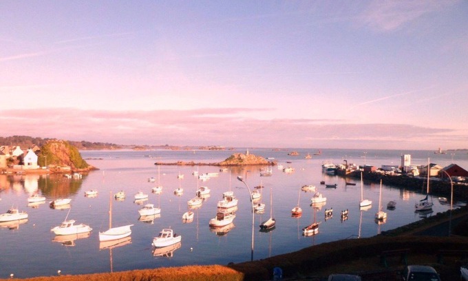 Loguivy House | Holiday Home 'Gite Loguivy De La Mer' with Sea View and Private Terrace