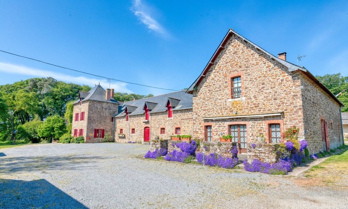 Missillac House | Holiday Home 'Gîte Le Champ Du Bois' with Private Terrace, Private Garden and Wi-Fi