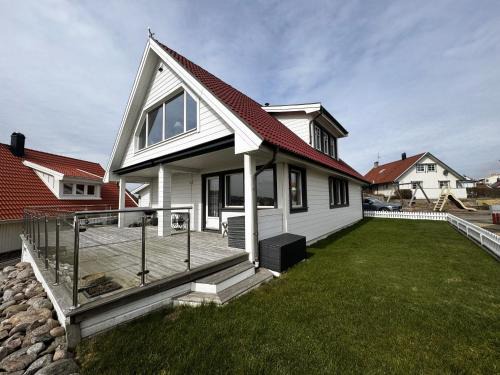Kungshamn House | Holiday home in beautiful Kungshamn perfect for two families