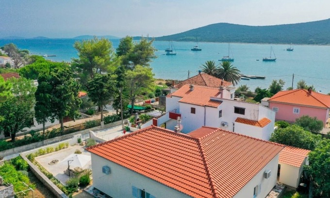 Ist House | Holiday Home in Ist with Terrace, Air condition, WIFI, Washing machine (5103-1)