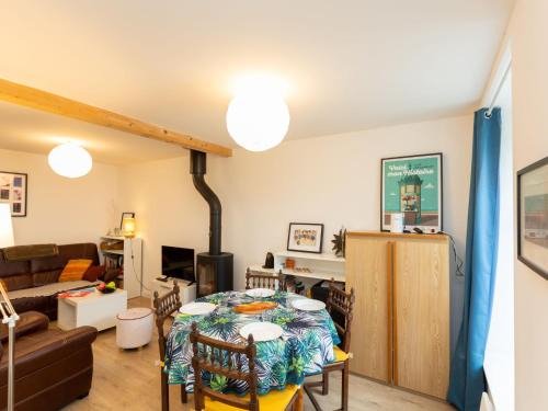 Le Vivier-sur-Mer House | Holiday Home Les Liesses by Interhome