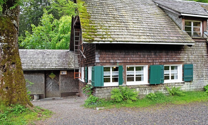 Feldberg House | Holiday Home 'Räuberhütte' with Mountain View and Wi-Fi