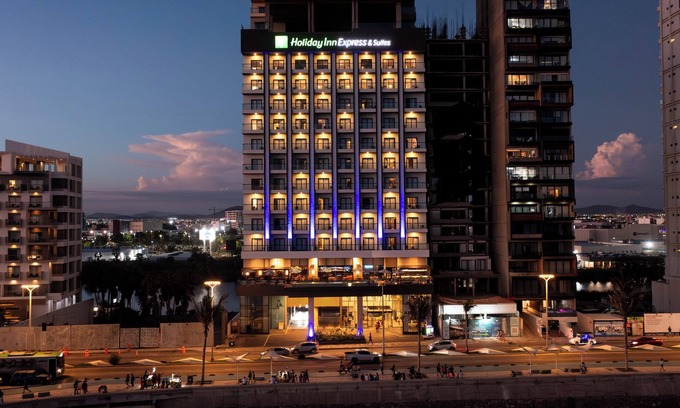 Mazatlan Hotel | Holiday Inn Express & Suites Hotel Mazatlan by IHG
