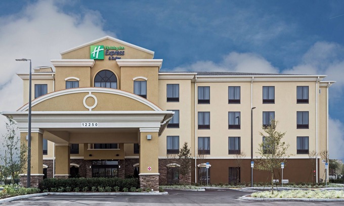 Orlando Hotel | Holiday Inn Express & Suites Orlando East - UCF Area by IHG