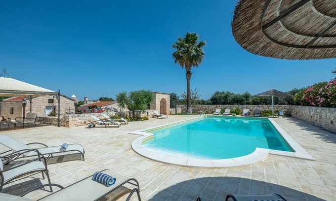 Castellana Grotte Villa | holiday vacation large villa rental italy, bari, puglia, apulia, trulli, pool, wifi, short term long term italian villa