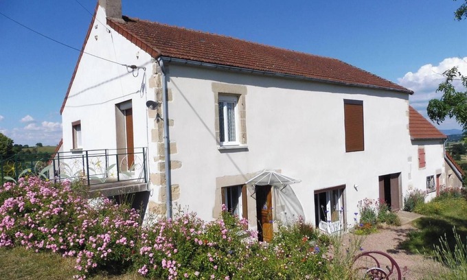Moraches House | Homerez - Elegant house in Moraches with secure garden and barbecue