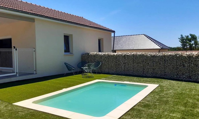 Martel Villa | Homerez - Nice villa for 6 ppl. with swimming-pool and terrace at Martel