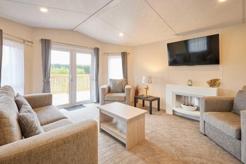 Pickering Ski Chalet | Host & Stay - Deer View Lodge