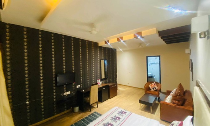 DLF Phase 3 Hotel | Hotel Amazone Residency DLF Phase 3