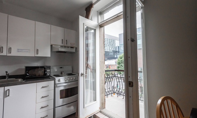Ville-Marie Hotel | Hotel Le Roberval