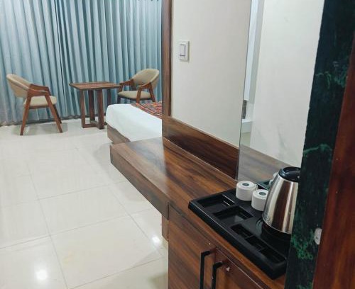 Bopal Hotel | HOTEl MAPLE LEAF