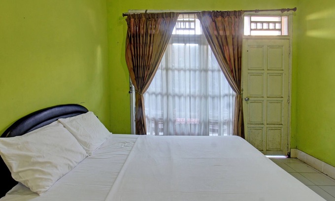 Praya Hotel | Hotel O Dienda Hayu Near Alun Alun Tastura