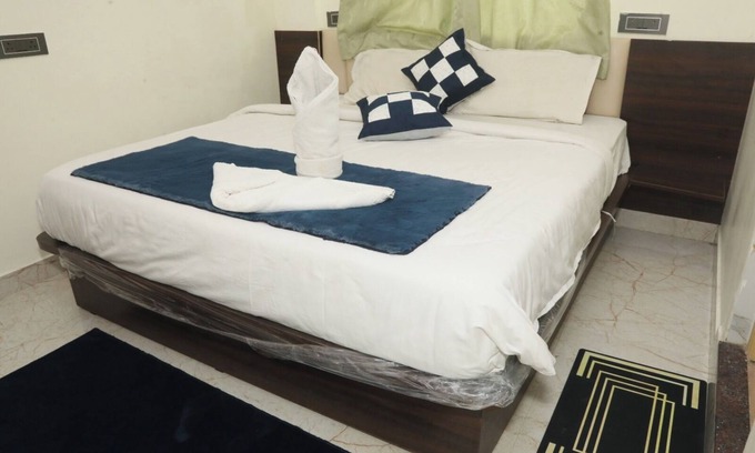 Whitefield Cabin | Hotel Rest O ITPL