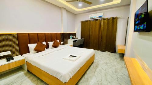Rau Hotel | Hotel Suraj Palace