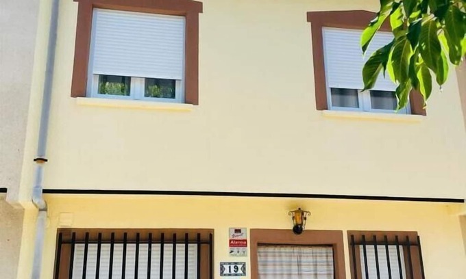 Navaluenga House | House 50 meters from the river and natural pools, ideal for families.