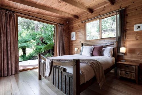 Riverside House | House in the Trees Close to City