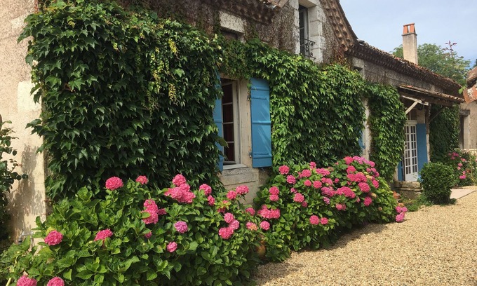 Manzac-sur-Vern House | House of character The house of angela