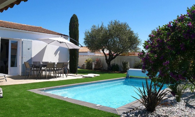 Saint-Martin-de-Re Ski Chalet | House with pool for 4 adults and 2 children