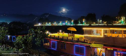 Srinagar Hotel | Houseboat Karima palace