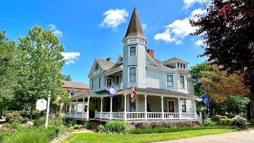Easton Bed & Breakfast | Hummingbird Inn