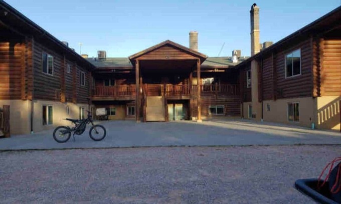 Hot Springs House | Hunters Lodge in Custer