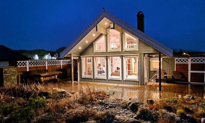Botnhamn House | Hytte ved havet på Brensholmen, nær Sommarøy, Tromsø